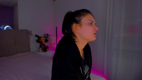 Snapshot of laura__leee chatting on 01/02/25, 10:16 Laura online show from 01/02/25, 10:16