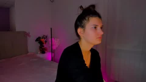 Snapshot of laura__leee chatting on 01/08/25, 06:31 Laura online show from 01/08/25, 06:31