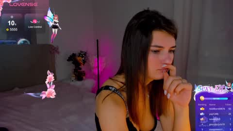 Snapshot of laura__leee chatting on 01/16/25, 09:05 Laura online show from 01/16/25, 09:05
