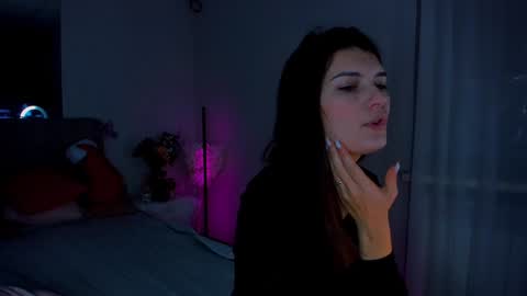 Snapshot of laura__leee chatting on 01/17/25, 06:15 Laura online show from 01/17/25, 06:15