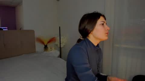 Snapshot of laura__leee chatting on 01/29/25, 06:22 Laura online show from 01/29/25, 06:22