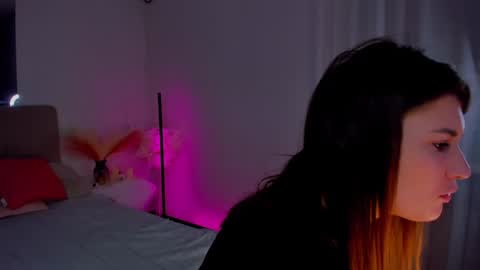 Snapshot of laura__leee chatting on 02/01/25, 06:21 Laura online show from 02/01/25, 06:21