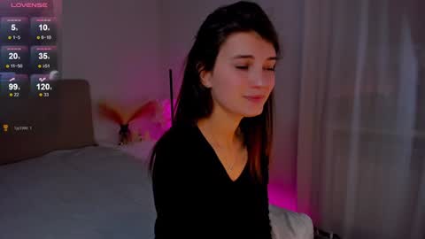 Snapshot of laura__leee chatting on 02/01/25, 12:47 Laura online show from 02/01/25, 12:47
