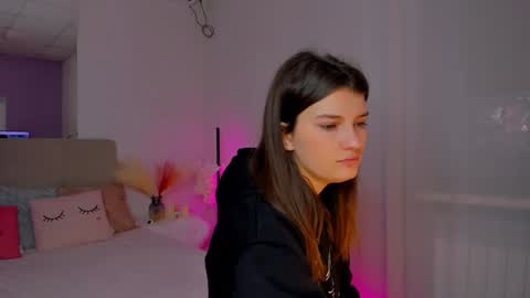 Snapshot of laura__leee chatting on 02/04/25, 06:25 Laura online show from 02/04/25, 06:25