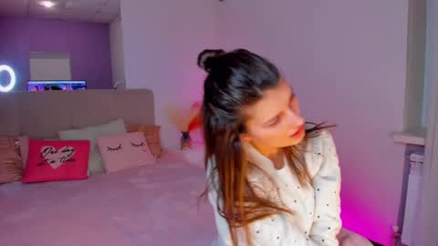 Snapshot of laura__leee chatting on 02/10/25, 09:25 Laura online show from 02/10/25, 09:25