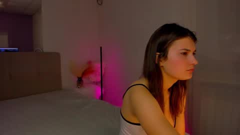Snapshot of laura__leee chatting on 02/17/25, 12:27 Laura online show from 02/17/25, 12:27