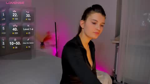 Snapshot of laura__leee chatting on 02/18/25, 12:39 Laura online show from 02/18/25, 12:39