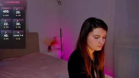 Snapshot of laura__leee chatting on 02/21/25, 12:39 Laura online show from 02/21/25, 12:39