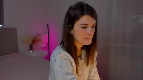 Snapshot of laura__leee chatting on 02/26/25, 06:04 Laura online show from 02/26/25, 06:04