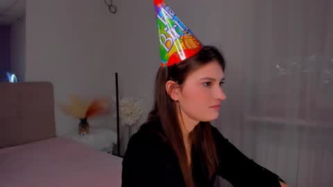 Snapshot of laura__leee chatting on 03/01/25, 06:35 Laura online show from 03/01/25, 06:35