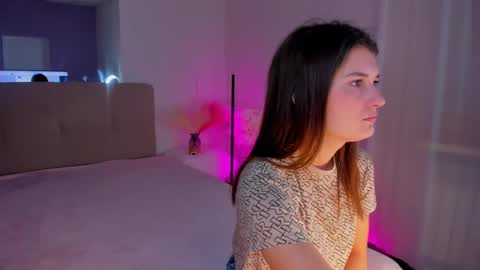 Snapshot of laura__leee chatting on 03/10/25, 06:27 Laura online show from 03/10/25, 06:27
