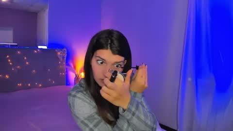 Snapshot of laura__leee chatting on 04/22/26, 05:54 Laura online show from 04/22/26, 05:54