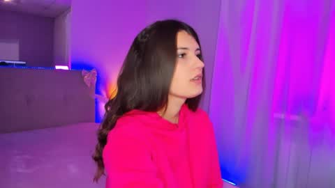 Snapshot of laura__leee chatting on 04/25/26, 05:10 Laura online show from 04/25/26, 05:10