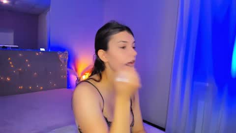 Snapshot of laura__leee chatting on 04/29/26, 05:22 Laura online show from 04/29/26, 05:22