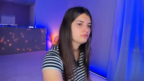 Snapshot of laura__leee chatting on 05/16/26, 04:53 Laura online show from 05/16/26, 04:53