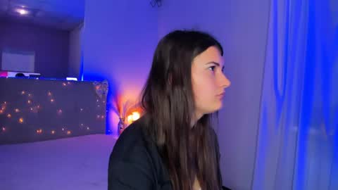Snapshot of laura__leee chatting on 05/18/26, 04:51 Laura online show from 05/18/26, 04:51