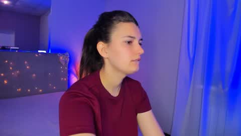 Snapshot of laura__leee chatting on 05/19/26, 04:52 Laura online show from 05/19/26, 04:52