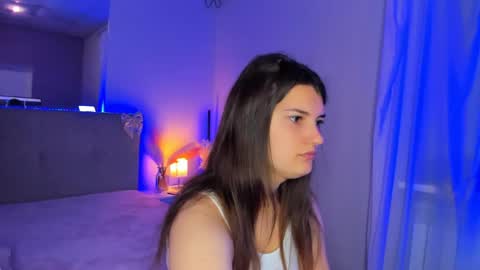 Snapshot of laura__leee chatting on 05/25/26, 05:02 Laura online show from 05/25/26, 05:02