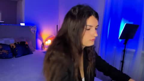 Snapshot of laura__leee chatting on 06/13/26, 05:05 Laura online show from 06/13/26, 05:05