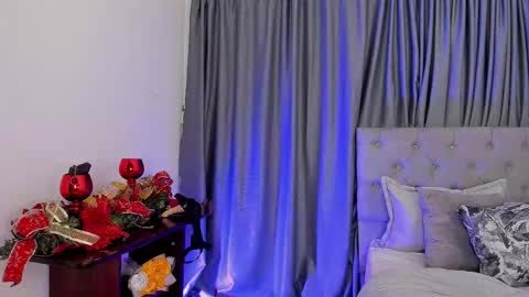 Snapshot of laura__martiinez chatting on 12/01/25, 03:11 online show from 12/01/25, 03:11