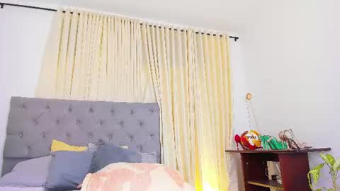 Snapshot of laura__martiinez chatting on 07/12/26, 03:52 online show from 07/12/26, 03:52