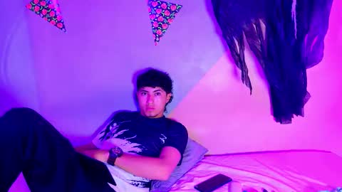 laura_and_kevin online show from 10/28/25, 01:36