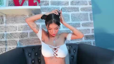 Laura online show from 12/19/24, 04:02