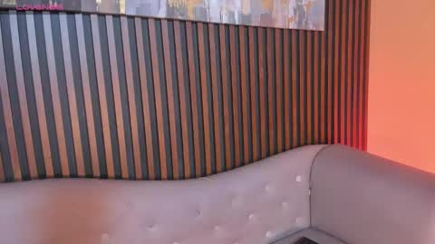 Laura online show from 09/13/25, 11:43