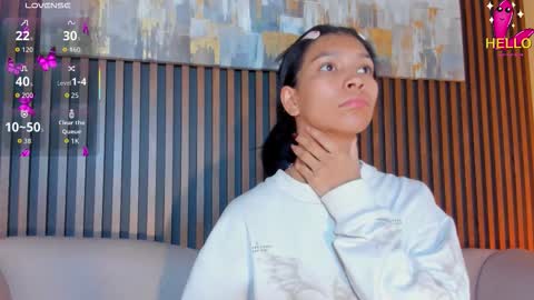 Snapshot of laura_aristizabal_19 chatting on 11/15/25, 12:34 Laura online show from 11/15/25, 12:34