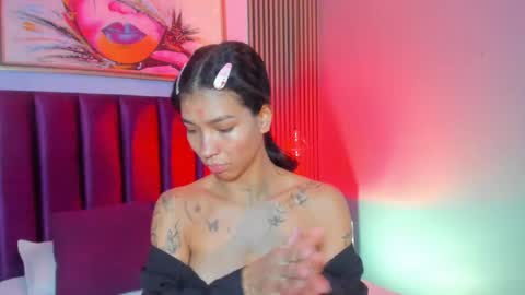 Snapshot of laura_aristizabal_19 chatting on 11/20/25, 12:49 Laura online show from 11/20/25, 12:49