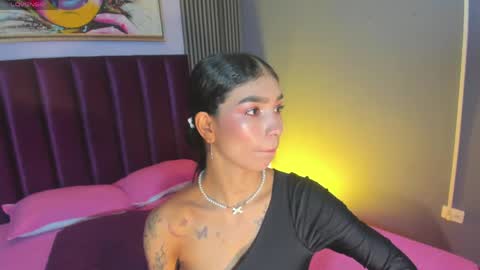 Laura online show from 04/29/26, 01:04