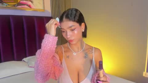 Laura online show from 05/20/26, 12:00
