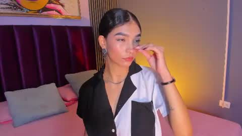 Laura online show from 07/24/26, 12:14