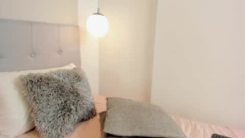 Laura Bonnet  online show from 01/08/25, 07:03