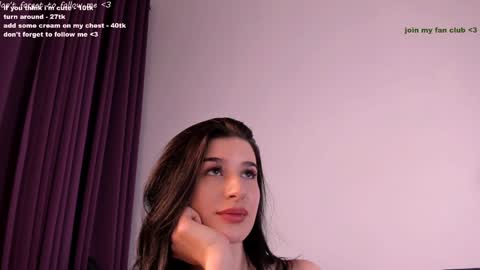 Snapshot of laura_coy chatting on 12/04/24, 02:53 Laura online show from 12/04/24, 02:53