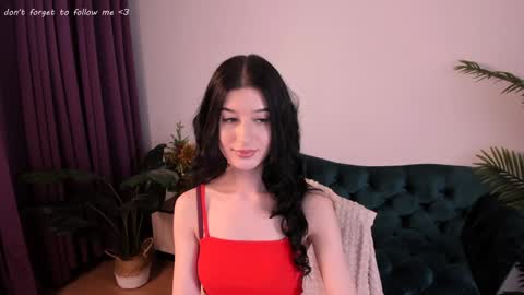 Snapshot of laura_coy chatting on 12/18/24, 11:40 Laura online show from 12/18/24, 11:40
