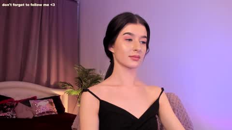 Snapshot of laura_coy chatting on 12/26/24, 03:27 Laura online show from 12/26/24, 03:27