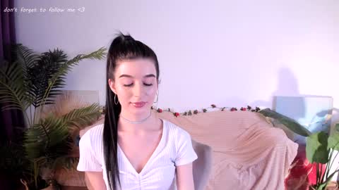Snapshot of laura_coy chatting on 02/05/25, 11:28 Laura online show from 02/05/25, 11:28