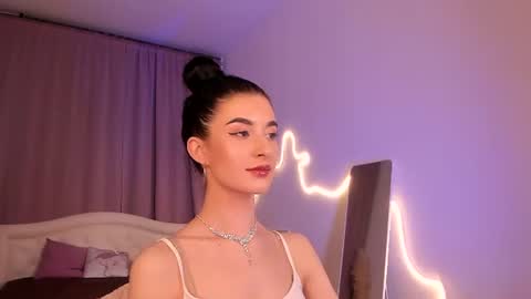 Laura online show from 07/07/26, 08:13