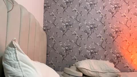 laura online show from 12/26/24, 03:59