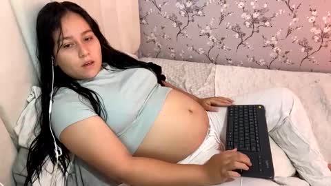 laura online show from 01/05/25, 02:38