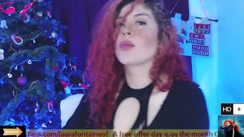Snapshot of laura_fountain_ chatting on 12/12/24, 02:04 weedcam Curly Laura OF    online show from 12/12/24, 02:04