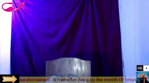 Snapshot of laura_fountain_ chatting on 01/23/25, 11:15 weedcam Curly Laura OF    online show from 01/23/25, 11:15