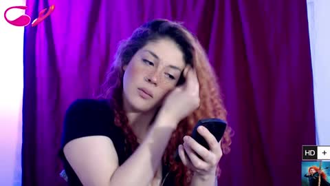 Snapshot of laura_fountain_ chatting on 01/31/25, 08:22 weedcam Curly Laura OF    online show from 01/31/25, 08:22