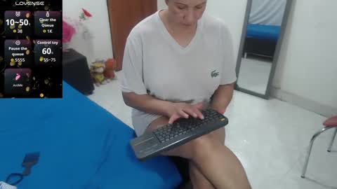 Snapshot of laura_foxx2379 chatting on 09/23/25, 02:14 laura_foxx2379 online show from 09/23/25, 02:14