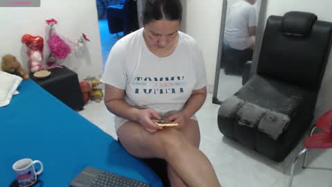 laura_foxx2379 online show from 10/11/25, 04:49