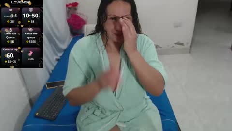 Snapshot of laura_foxx2379 chatting on 10/23/25, 02:11 laura_foxx2379 online show from 10/23/25, 02:11