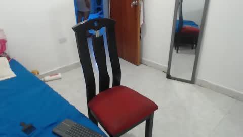 Snapshot of laura_foxx2379 chatting on 11/29/25, 06:11 laura_foxx2379 online show from 11/29/25, 06:11