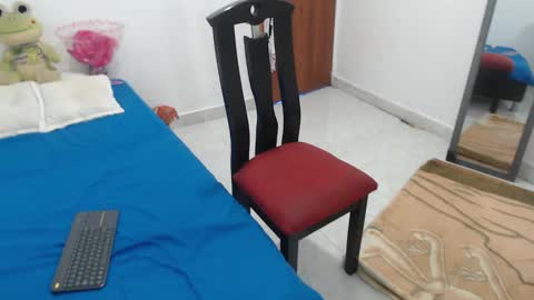 Snapshot of laura_foxx2379 chatting on 12/03/25, 05:00 laura_foxx2379 online show from 12/03/25, 05:00