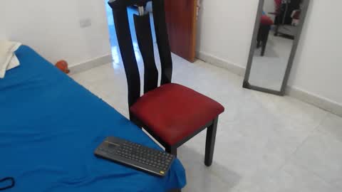 Snapshot of laura_foxx2379 chatting on 12/13/25, 08:14 laura_foxx2379 online show from 12/13/25, 08:14